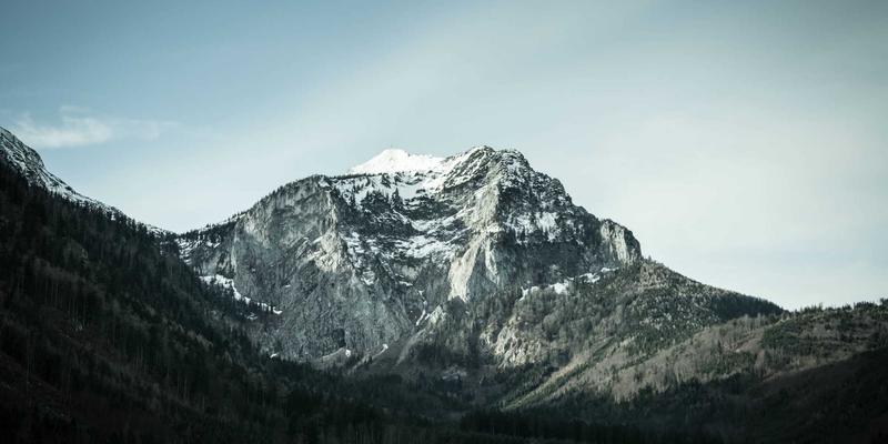 中间思想者的崛起：异步思想交流如何通过数字笔记共享平台复兴深度对话