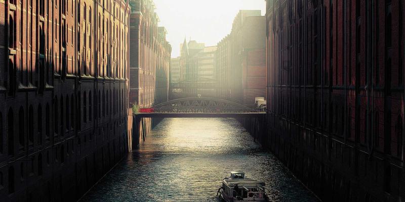 思想交流作为社会资本：如何量化与提升社区论坛中“中间思想者”的价值