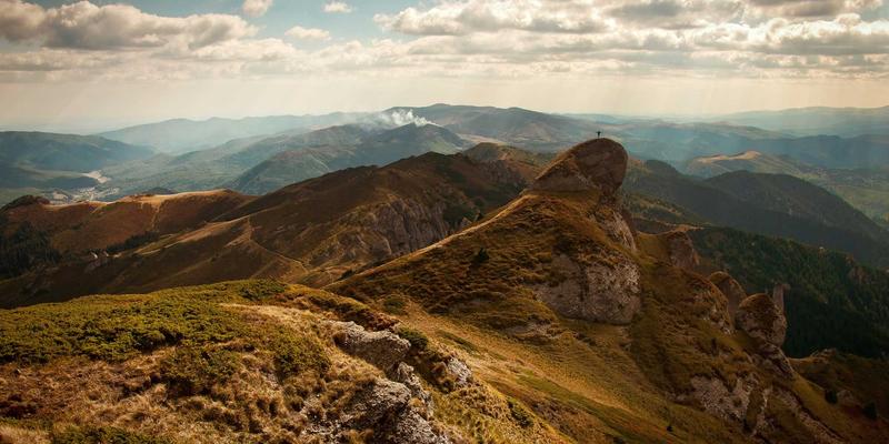 思想实验作为交流工具：如何在虚拟社群中成为高效的“中间思想者”