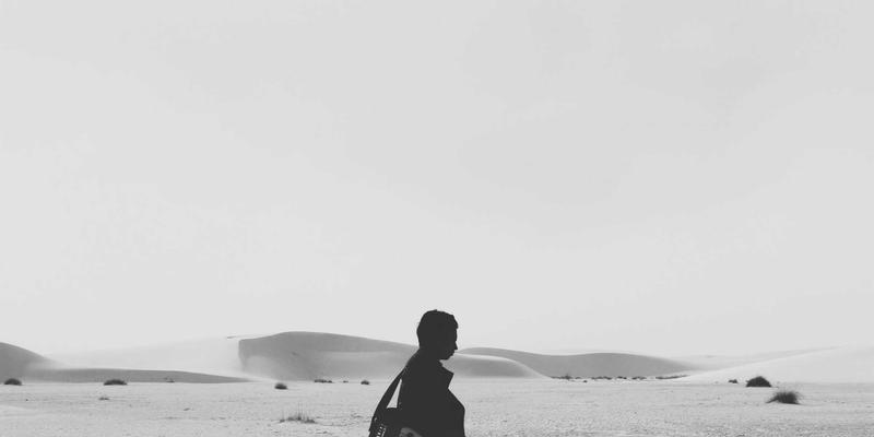 思想市场的经济学：注意力稀缺时代，如何成为高价值的“中间思想者”？