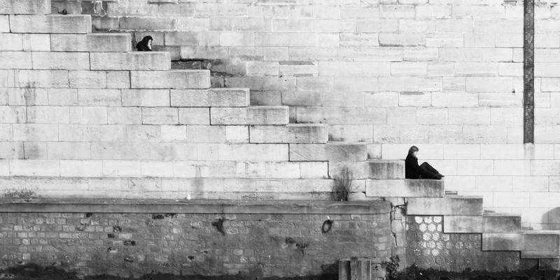 非暴力沟通在思想交锋中的应用：成为观点分享中的中间思想者